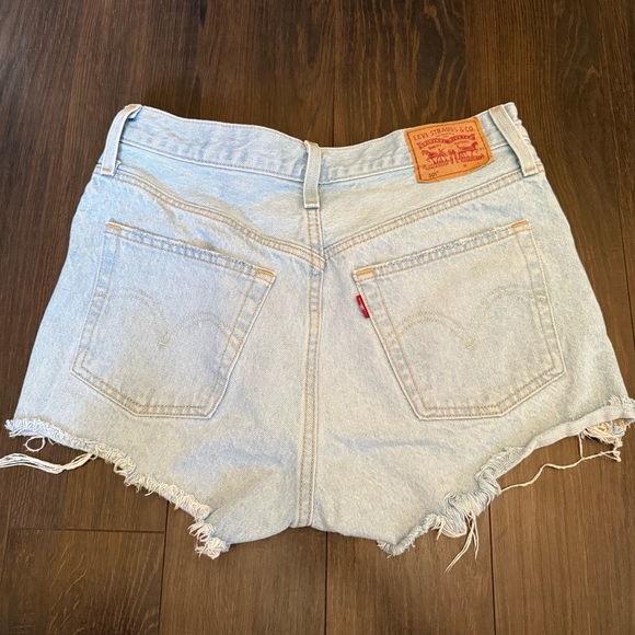 Levi's 501 Blue‎ Jean Shorts Distressed Frayed Hem - Picture 2 of 6